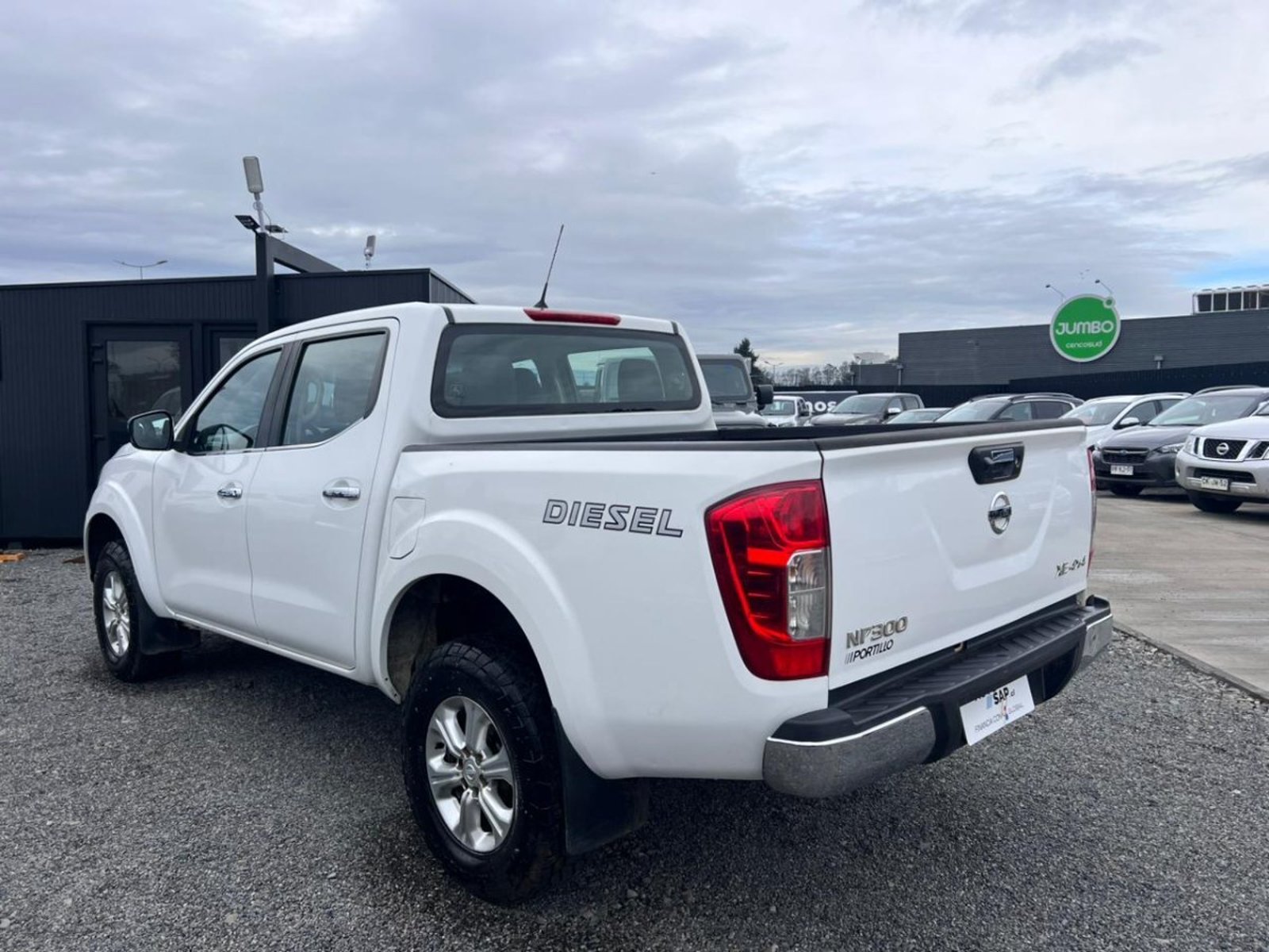 Nissan NP300 DCAB XE 4X4 2.3 MT 2018 - Imagen 6 de 10