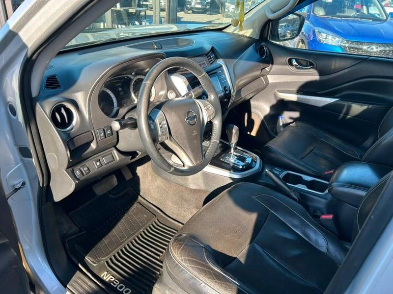 Nissan NP300 DCAB LE 4X4 2.3 AUT 2017 - Imagen 9 de 10