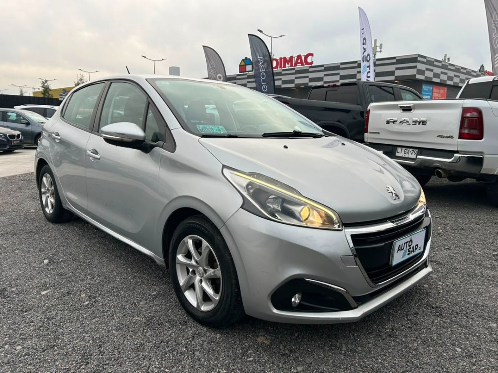 Peugeot 208 208 ACTIVE 1.2 AT 2016 - Foto 3 de 10
