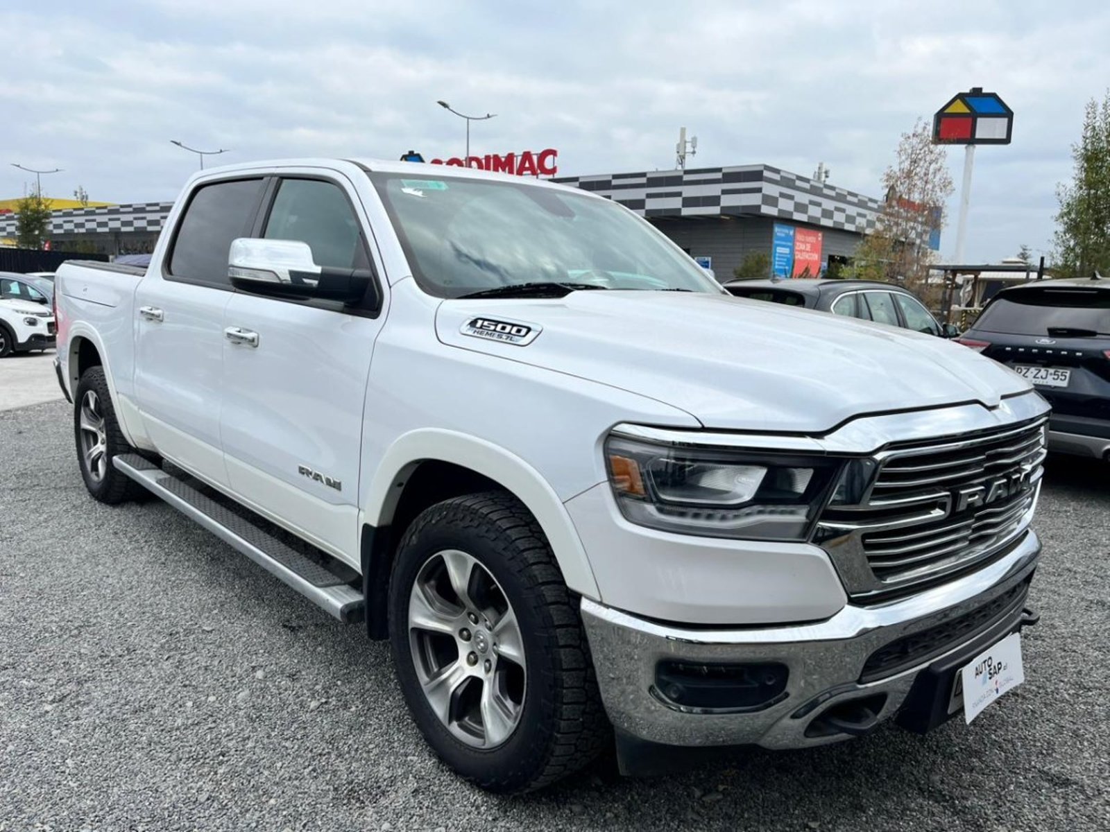 RAM 1500 LARAMIE DCAB 4X4 5,7 AUT 2020 - Foto 3 de 10