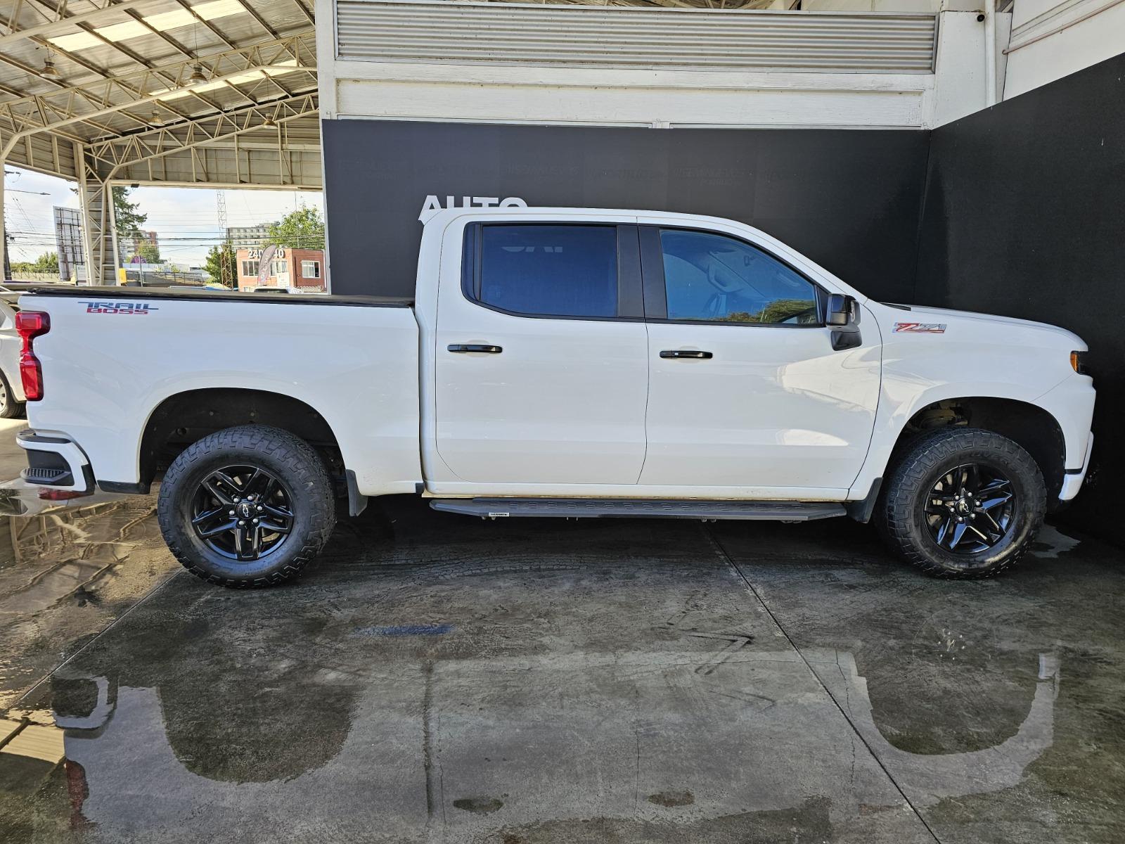 Chevrolet SILVERADO 5.3 Auto LT Trail Boss DC 4WD 2021 - Imagen 7 de 8