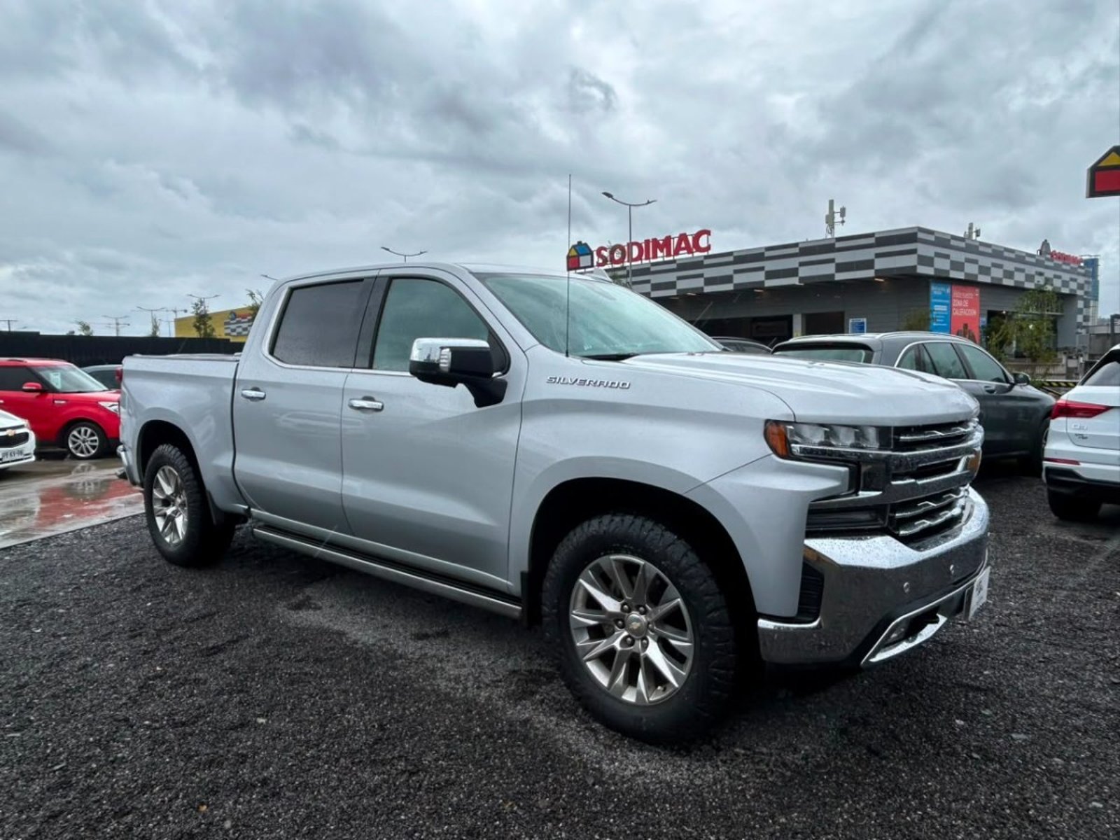 Chevrolet SILVERADO CC DCAB 4X4 5.3 AUT 2021 - Foto 3 de 10
