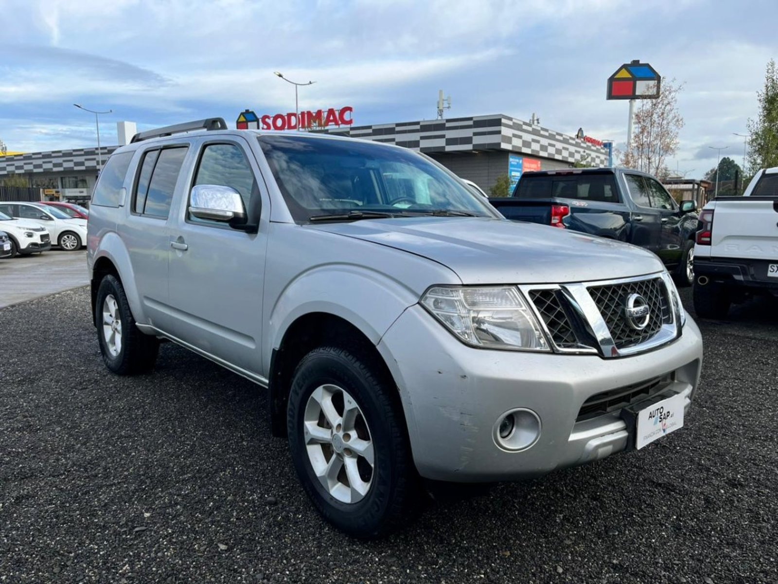 Nissan PATHFINDER PATHFINDER LE 4X4 2.5 2011 - Imagen 3 de 10