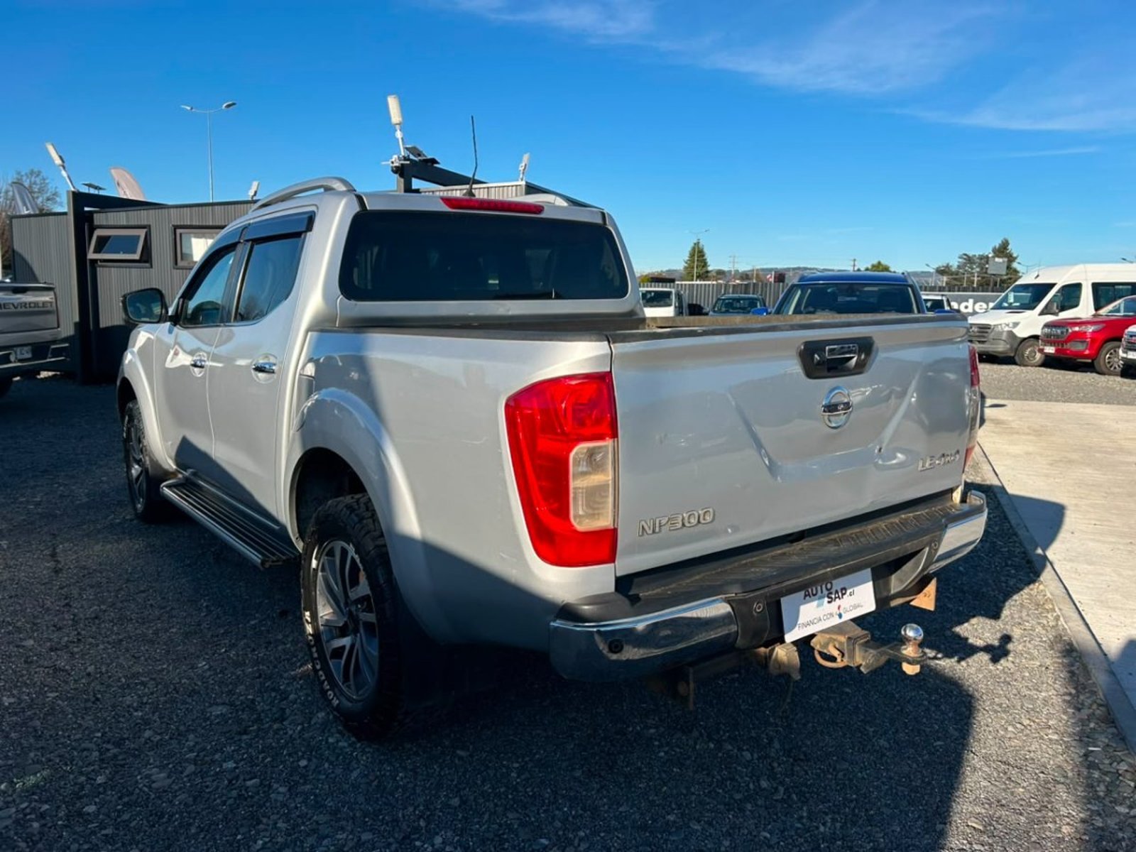 Nissan NP300 DCAB LE 4X4 2.3 AUT 2017 - Imagen 7 de 10