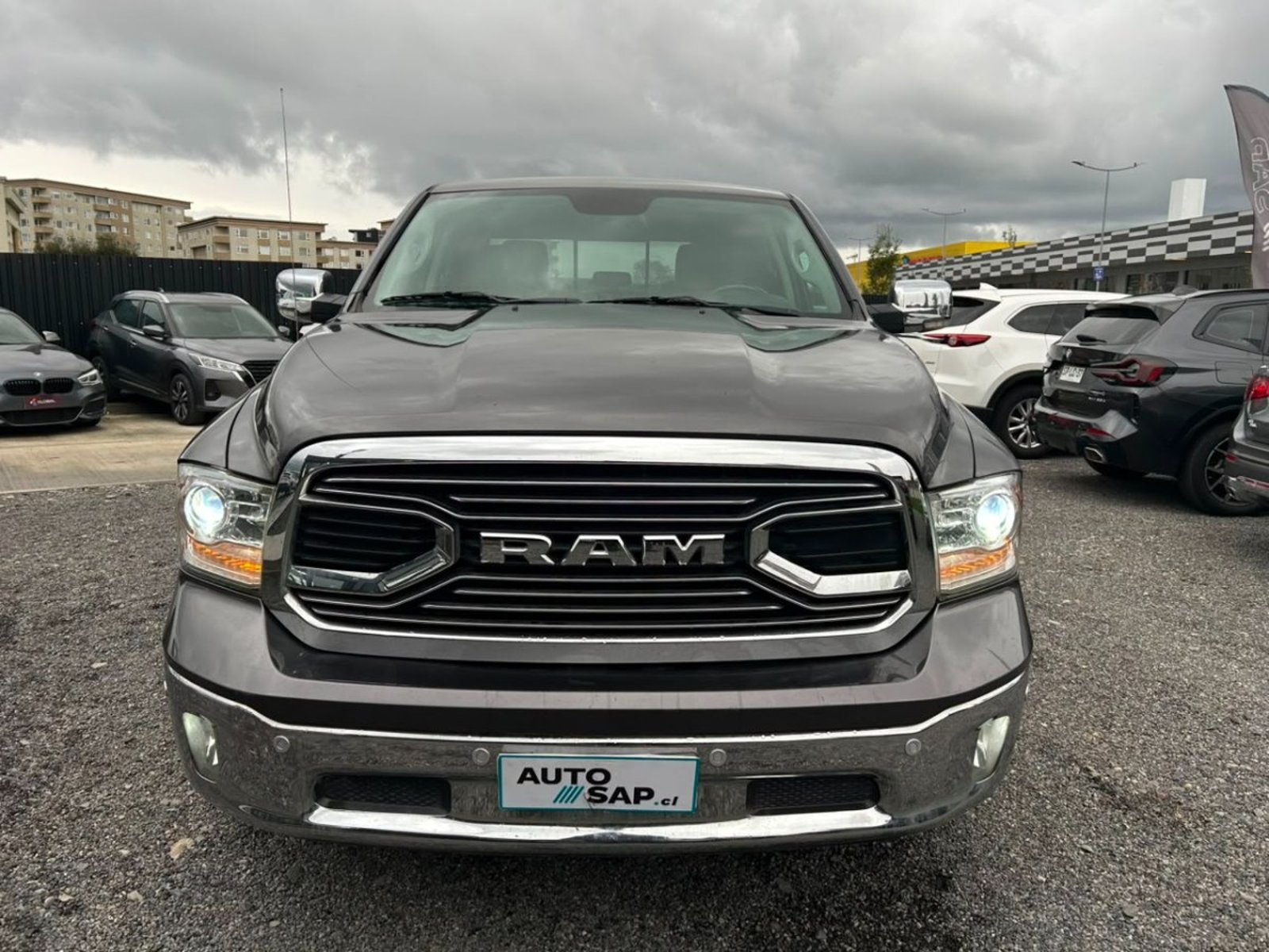 RAM 1500 CREW CAB LARAMIE 5.7 CC V8 2019 - Foto 2 de 10