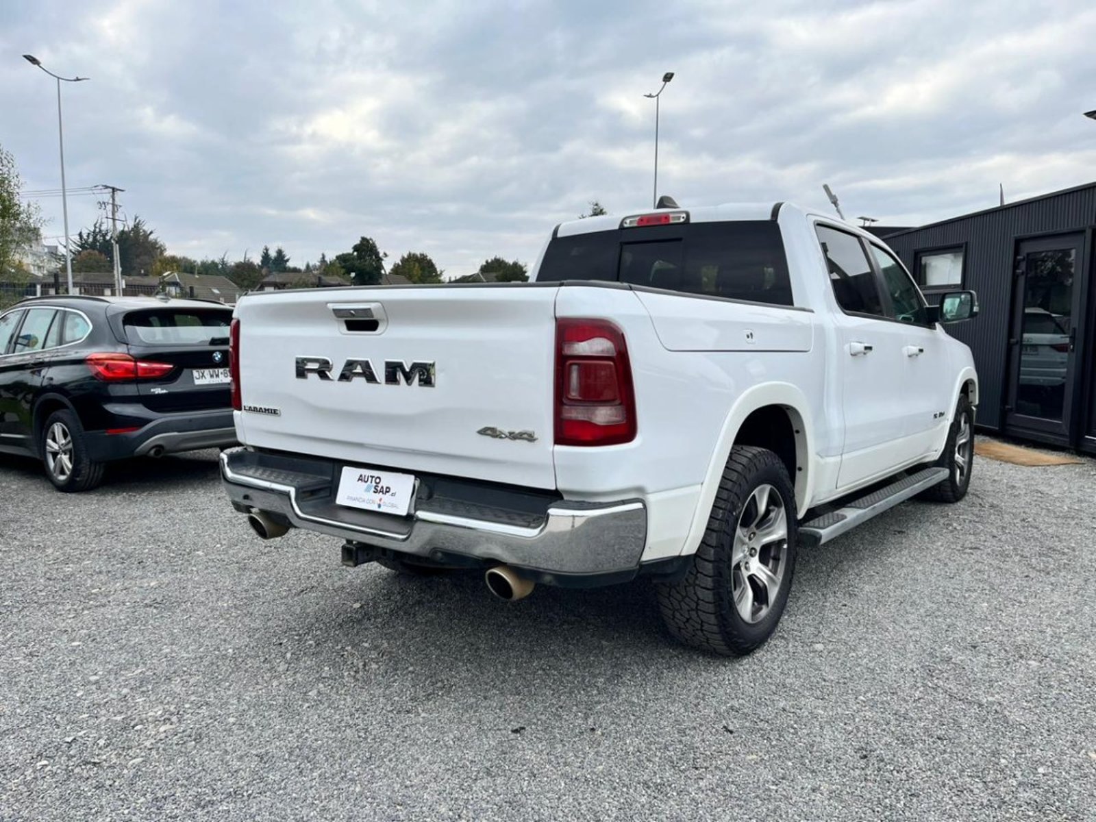 RAM 1500 LARAMIE DCAB 4X4 5,7 AUT 2020 - Foto 5 de 10