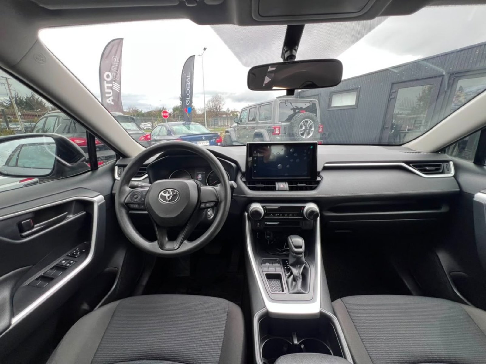 Toyota RAV 4 2.0 AUT LE 4X2 2025 - Imagen 8 de 10