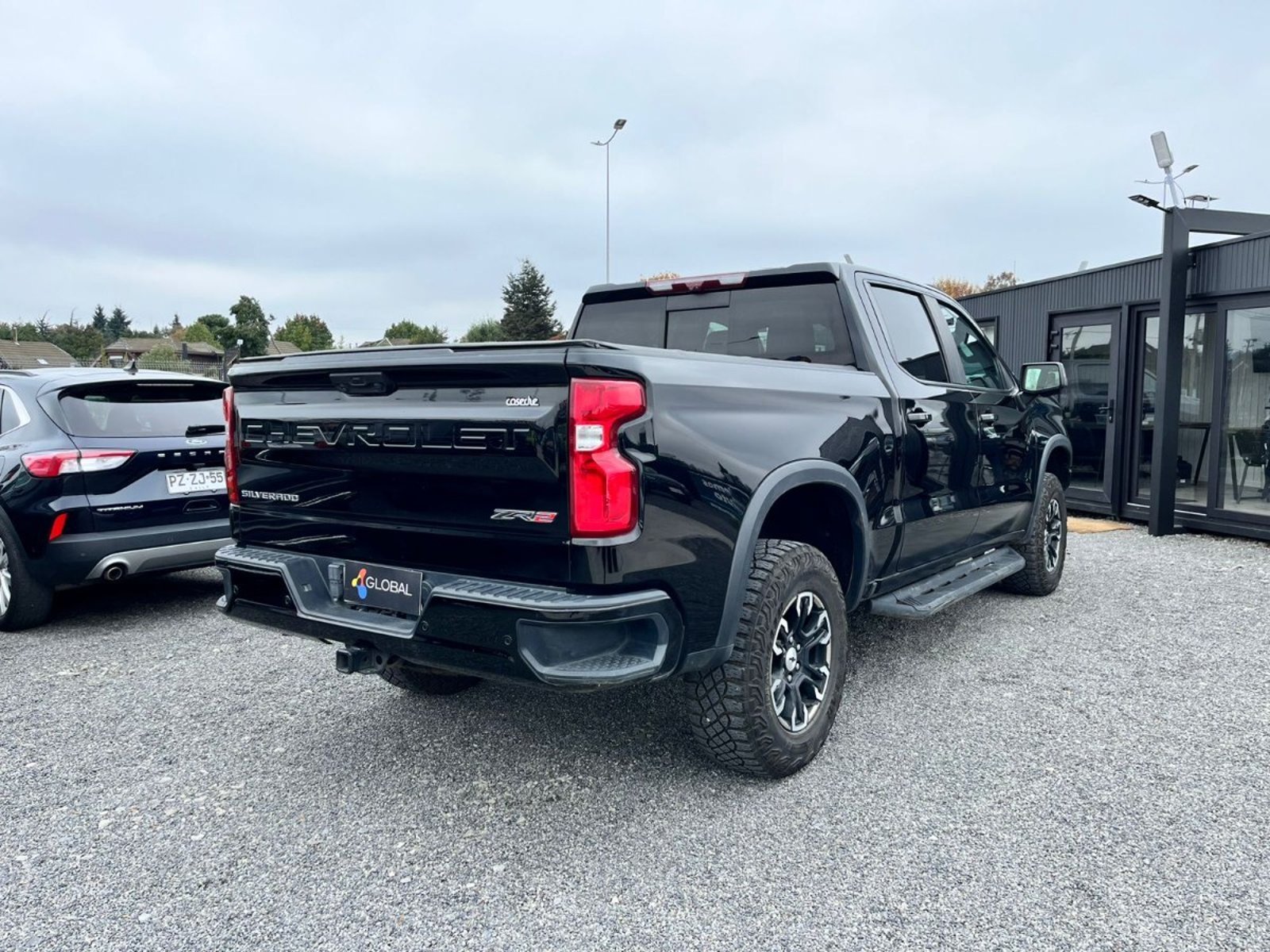 Chevrolet SILVERADO ZR2 6.2 AT 4X4 2023 - Imagen 5 de 10