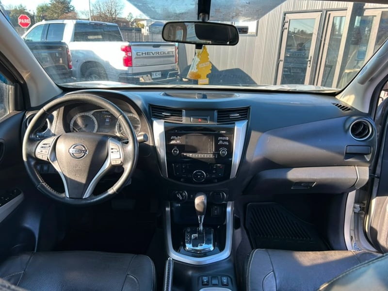 Nissan NP300 DCAB LE 4X4 2.3 AUT 2017 - Imagen 8 de 10