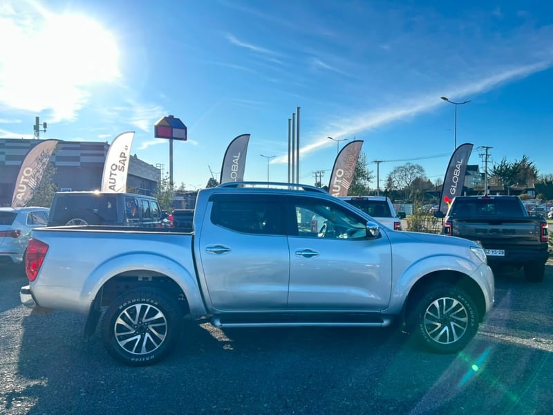 Nissan NP300 DCAB LE 4X4 2.3 AUT 2017 - Imagen 4 de 10