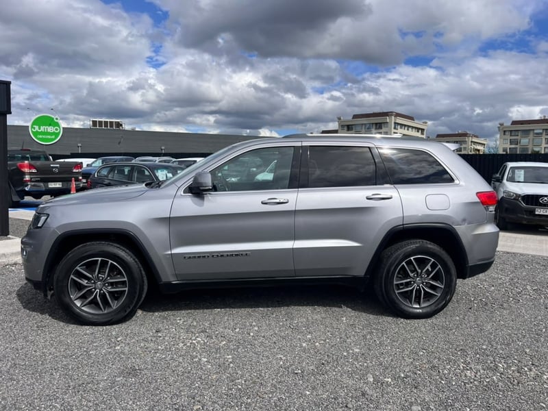 Jeep GRAND CHEROKEE LAREDO 3.6 2018 - Imagen 8 de 10