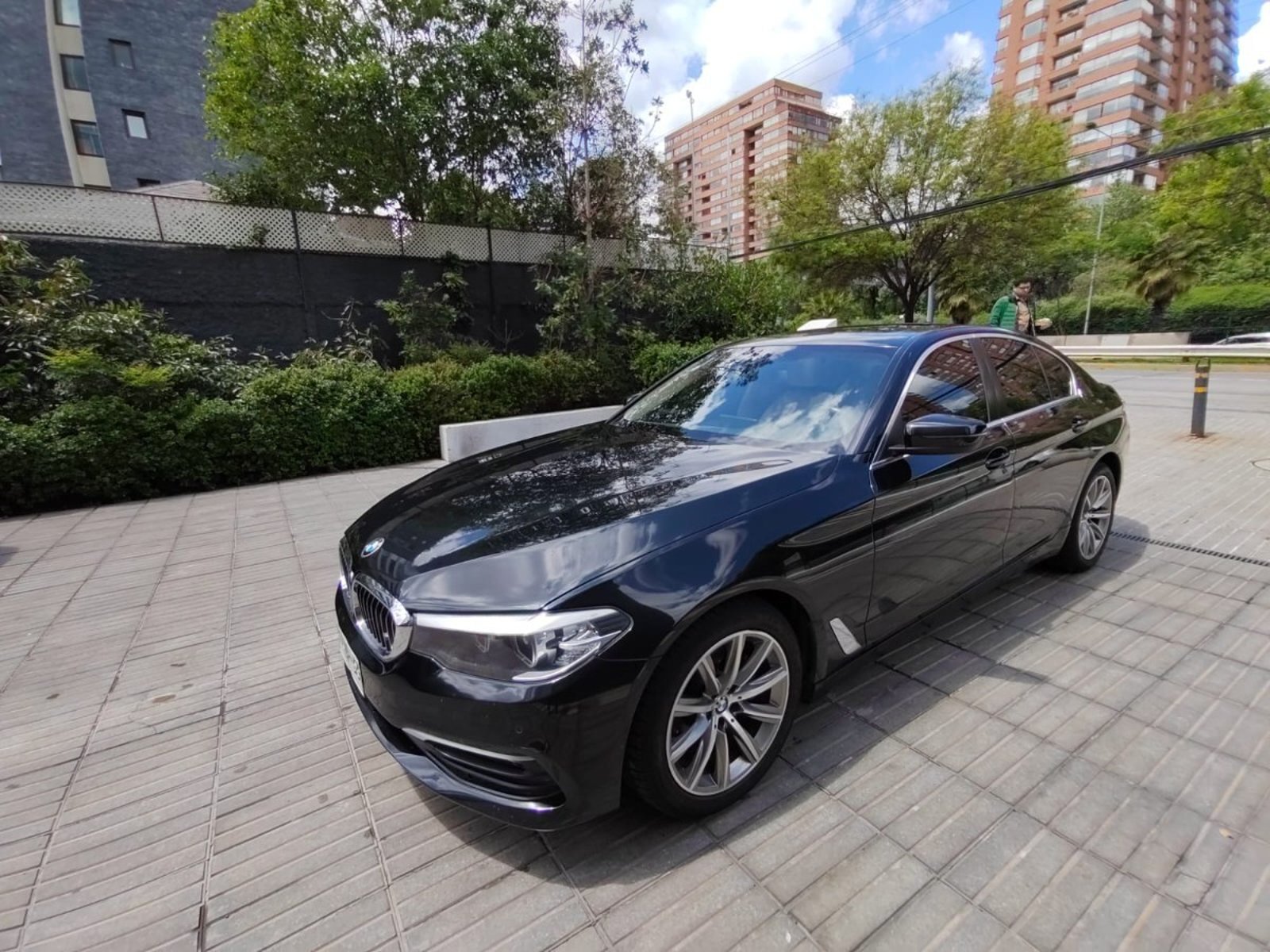 BMW 520I 2.0 EXECUTIVE 4X2 AT 5P 2019 - Foto 2 de 10