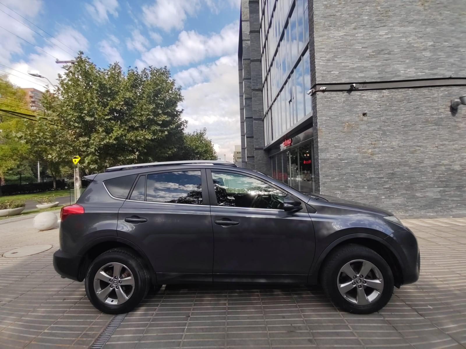 Toyota RAV 4 2.5 Super Lujo Auto 2015 - Imagen 4 de 10