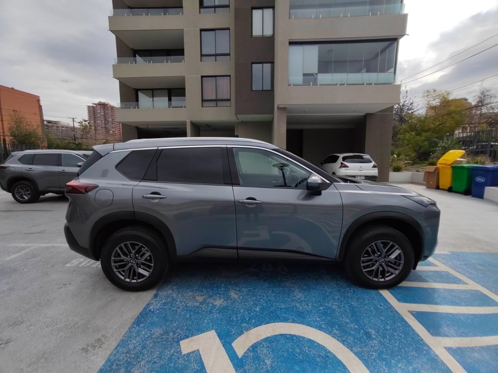 Nissan X-TRAIL 2.5 SENSE 4X2 3ROW CVT AT 5P 2023 - Imagen 5 de 10
