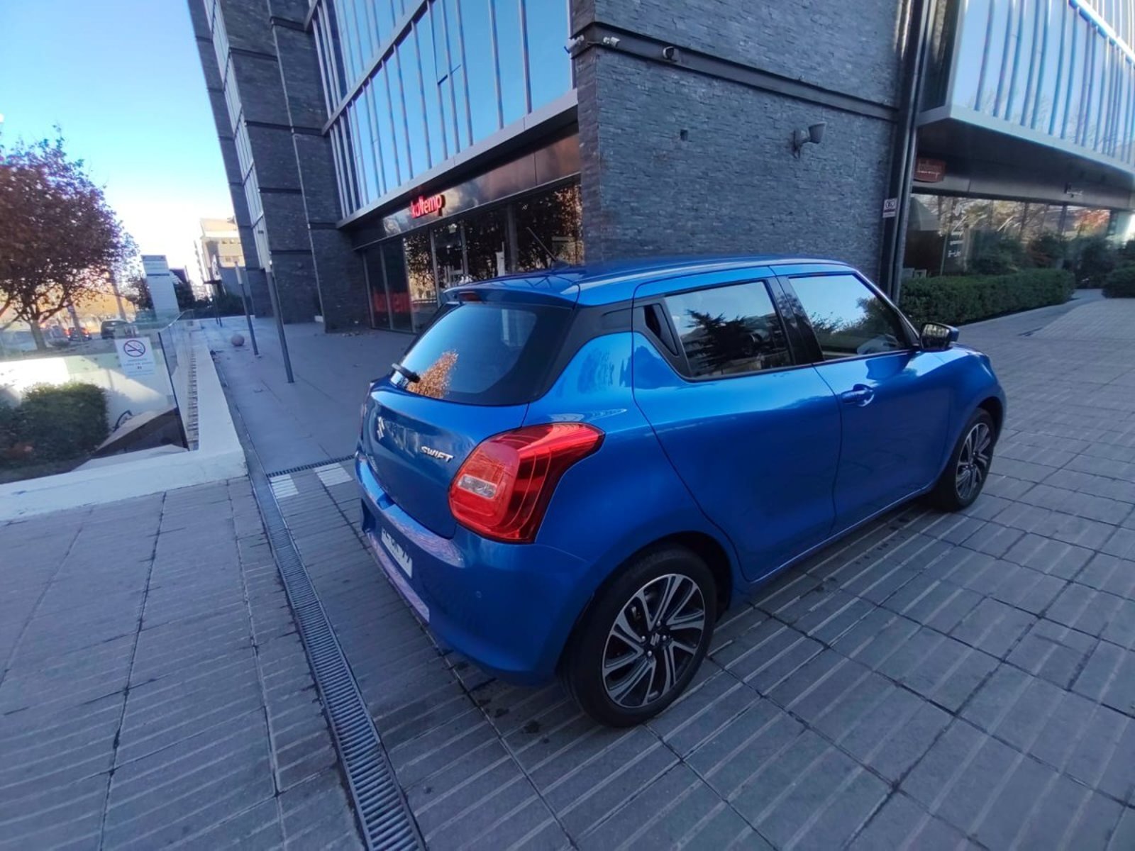 Suzuki SWIFT 1.2 GLX PLUS 4X2 HB CVT AT 5P 2024 - Foto 3 de 10
