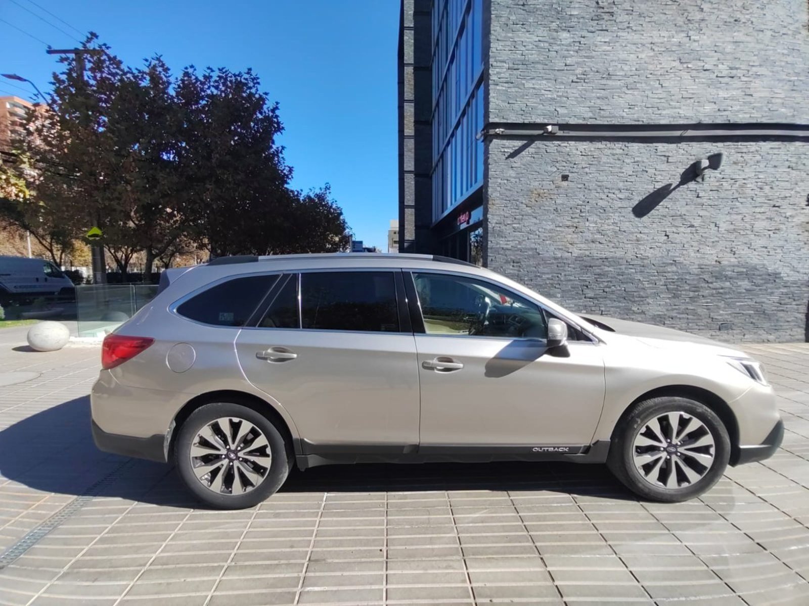 Subaru OUTBACK 2.0D CVT Auto Limited AWD 2017 - Foto 3 de 10