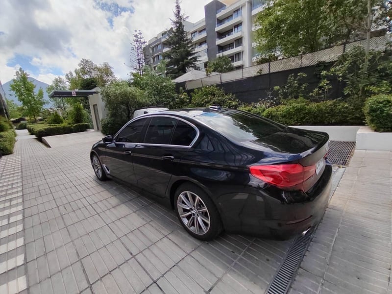 BMW 520I 2.0 EXECUTIVE 4X2 AT 5P 2019 - Imagen 6 de 10