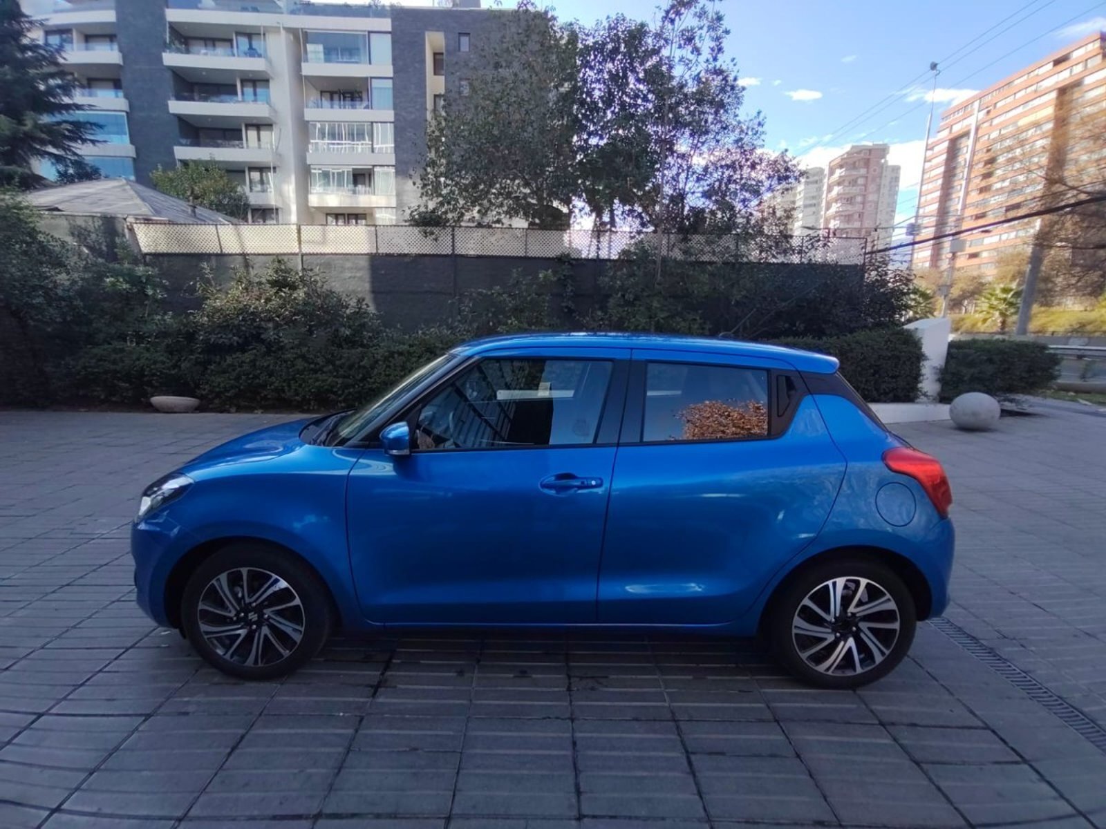 SUZUKI SWIFT 1.2 GLX PLUS 4X2 HB CVT AT 5P 2024 - Imagen 6 de 10