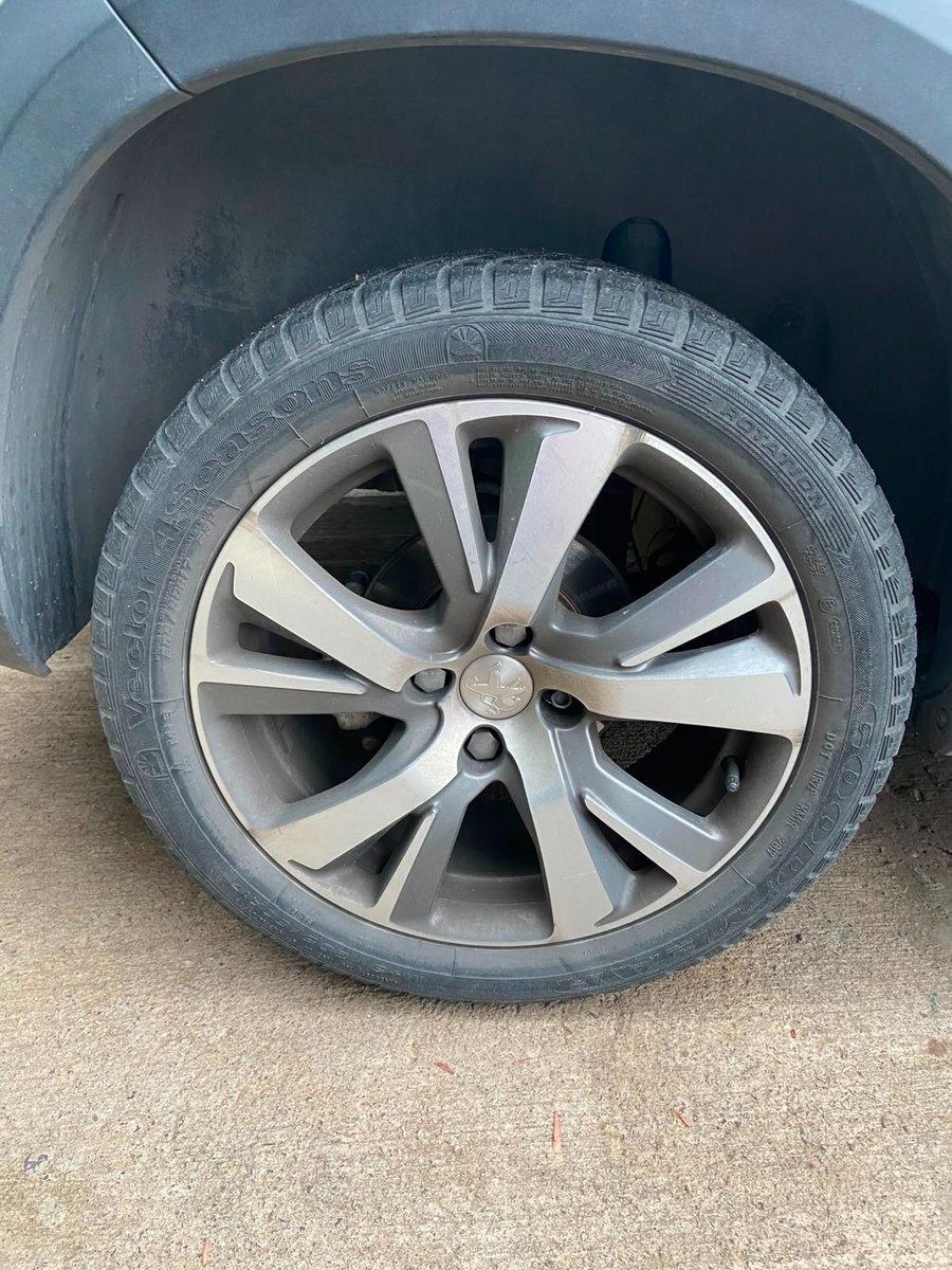 Peugeot 2008 1.6 ALLURE BLUE-HDI DIESEL 4X2 100HP MT 5P 2018 - Imagen 5 de 10