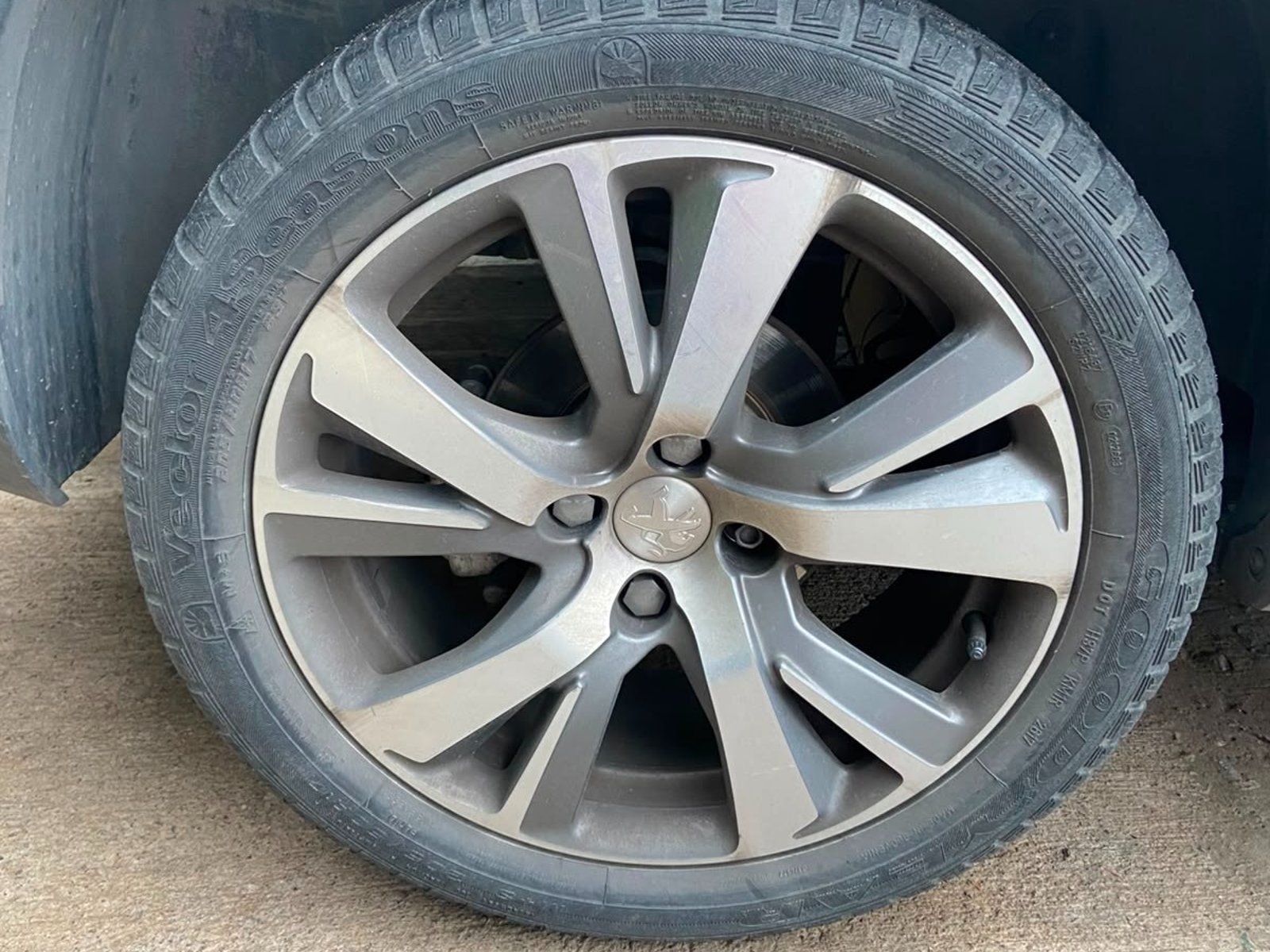 Peugeot 2008 1.6 ALLURE BLUE-HDI DIESEL 4X2 100HP MT 5P 2018 - Foto 5 de 10