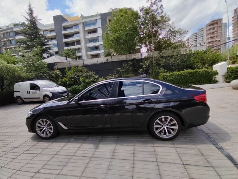 BMW 520I 2.0 EXECUTIVE 4X2 AT 5P 2019 - Imagen 4 de 10
