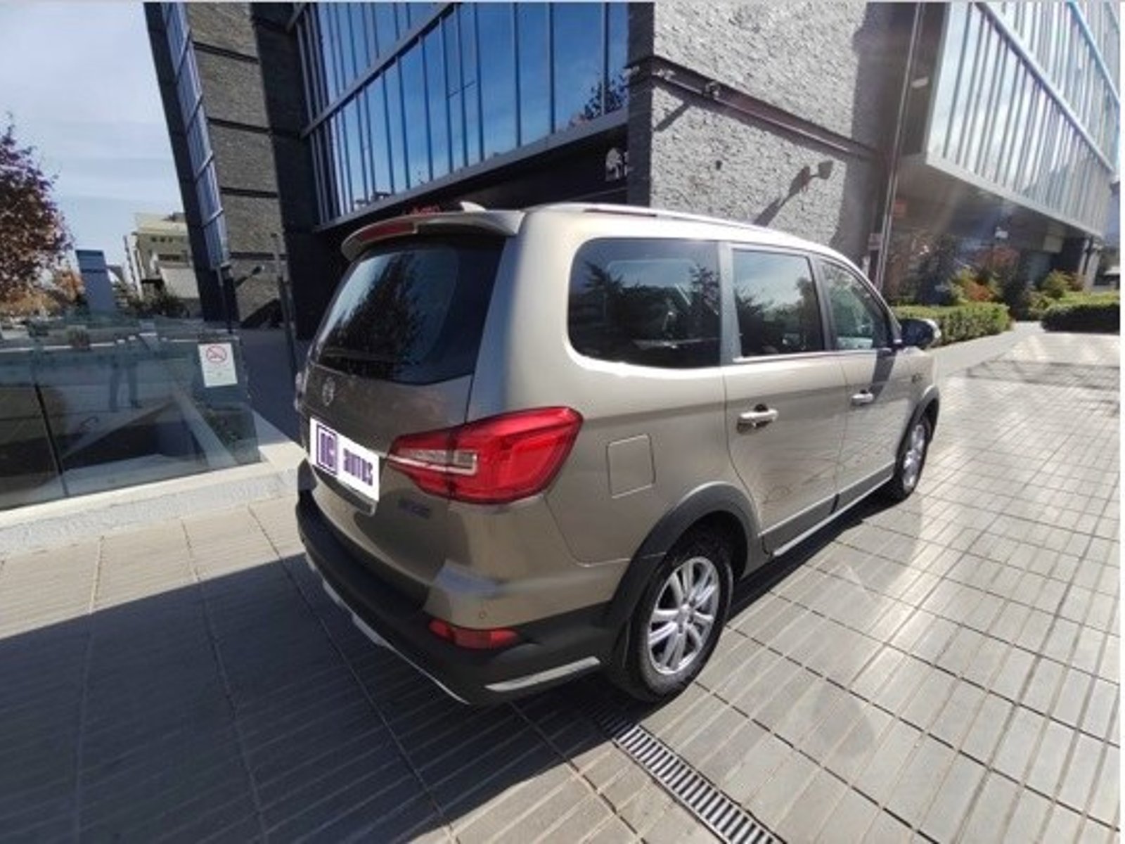Dongfeng SX6 1.6 4X2 7P MT 5P 2026 - Foto 3 de 10