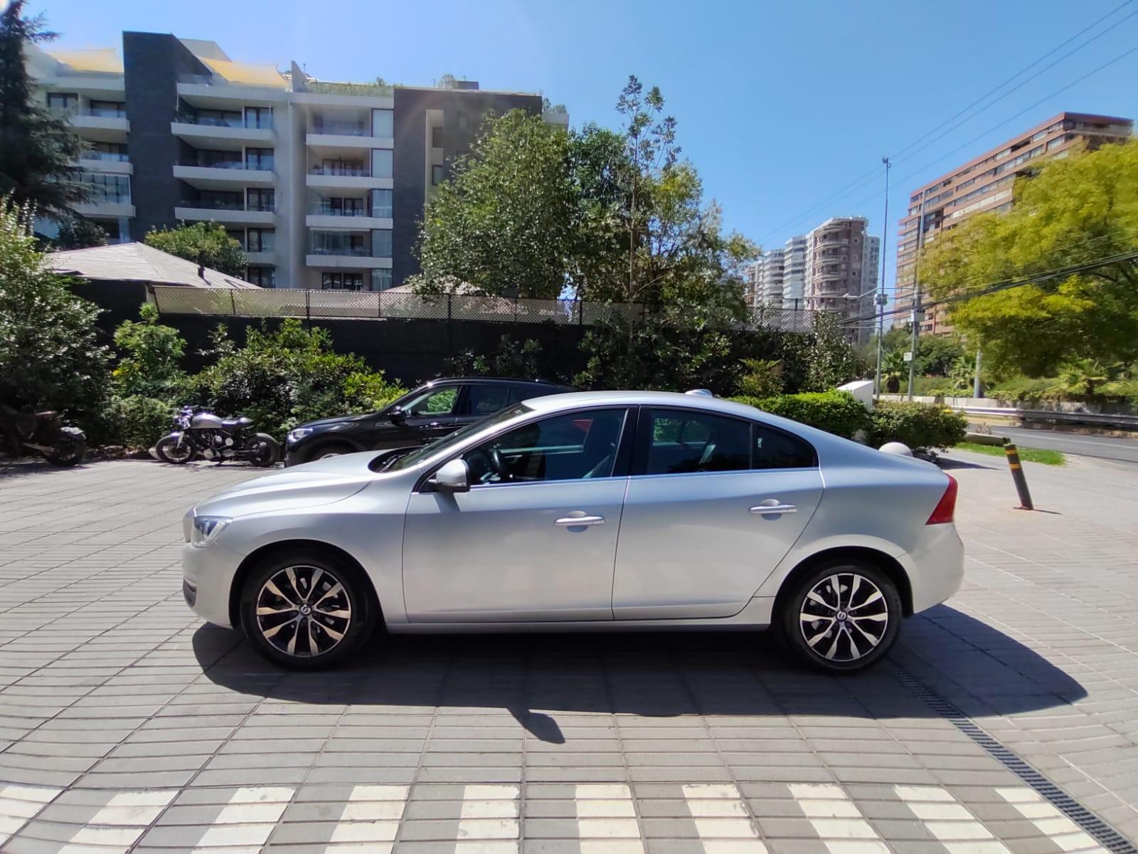 Volvo S60 2.0 D2 Comfort Powershift 2018 - Imagen 8 de 10