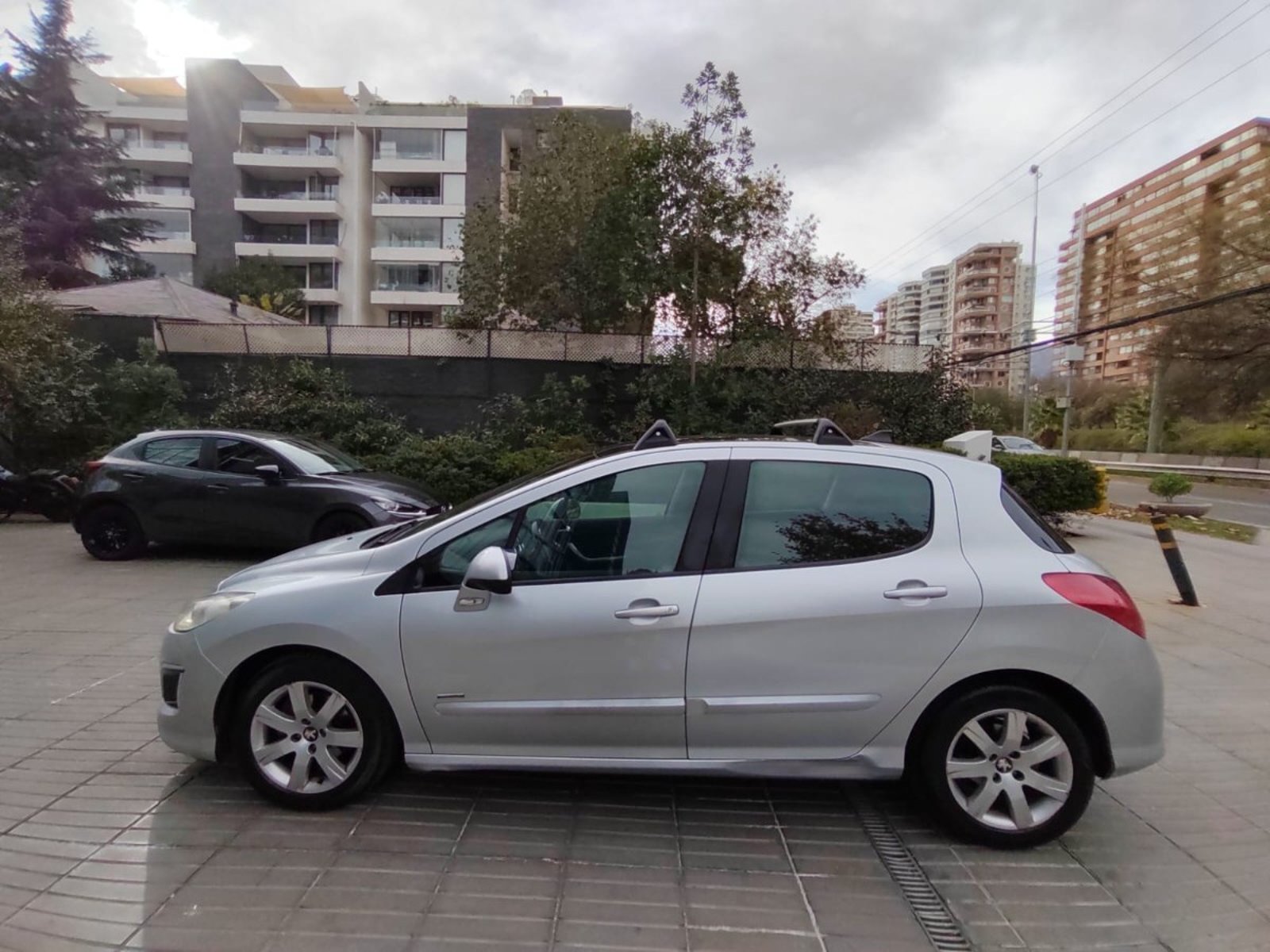 Peugeot 308 1.6 SPORTIUM HDI DIESEL 4X2 MT 5P 2014 - Imagen 4 de 10