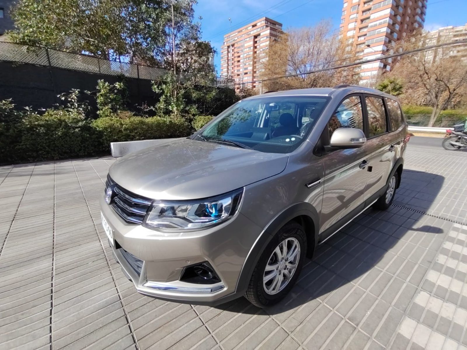 Dongfeng SX6 1.6 4X2 7P MT 5P 2026 - Foto 2 de 10