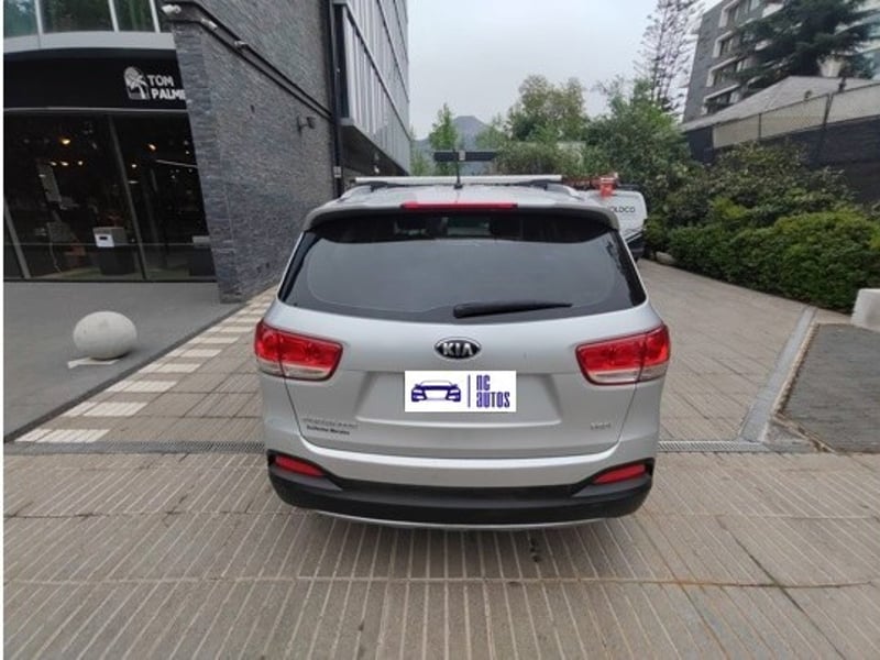 Kia SORENTO 2.2 EX DIESEL 4X2 AT 5P 2016 - Imagen 7 de 10