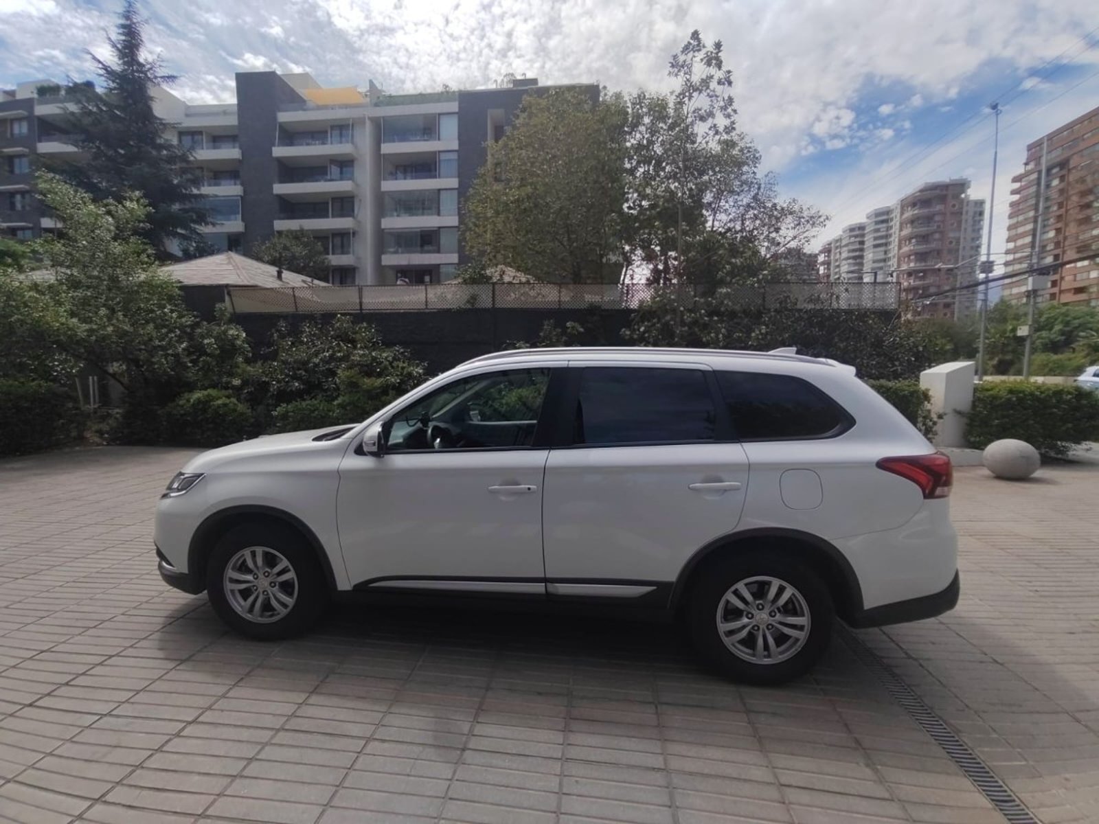 Mitsubishi OUTLANDER 2.0 GLX 4X2 AT 5P 2022 - Foto 5 de 10