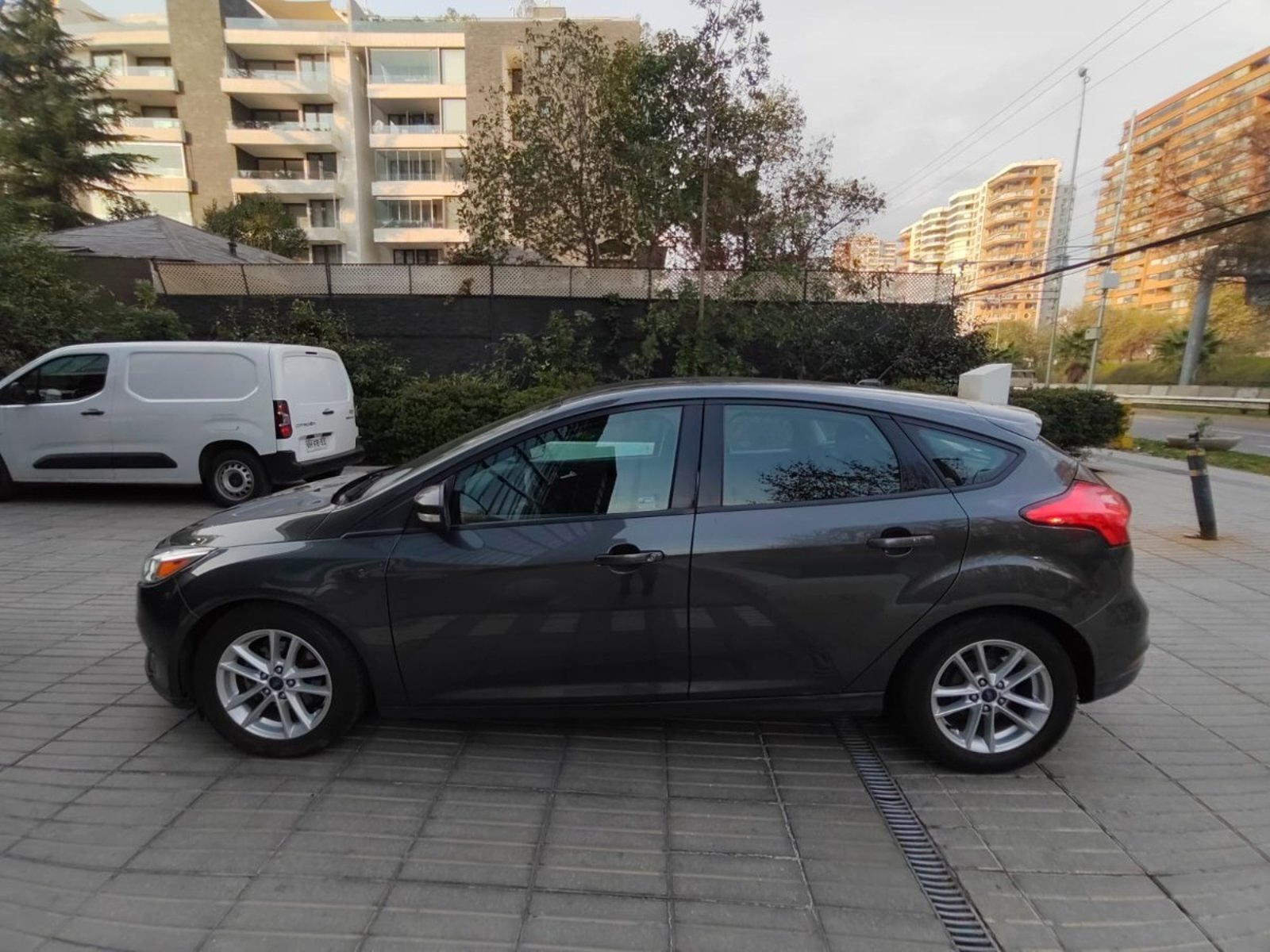 Ford FOCUS 2.0 SE 4X2 HB AT 5P 2018 - Imagen 8 de 10