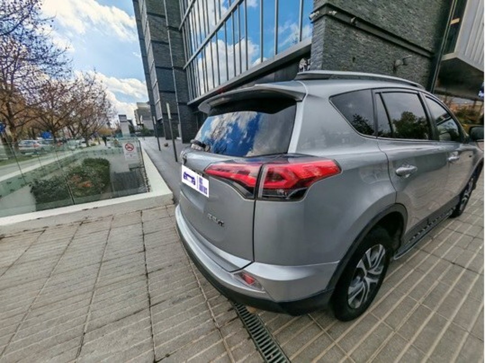 Toyota RAV 4 2.0 ADVENTURE 4X2 LUJO AT 5P 2019 - Imagen 5 de 10