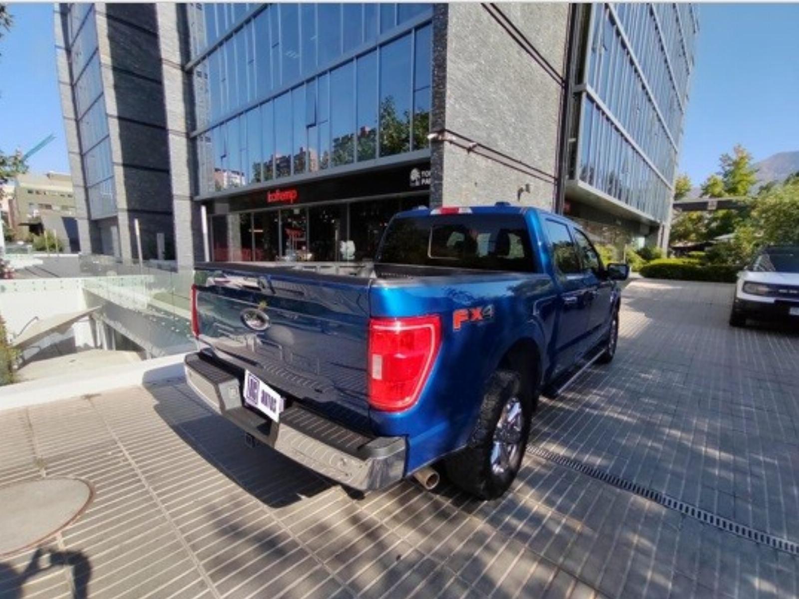 Ford F-150 5.0 Double Cab XLT 4WD 2023 - Foto 2 de 10