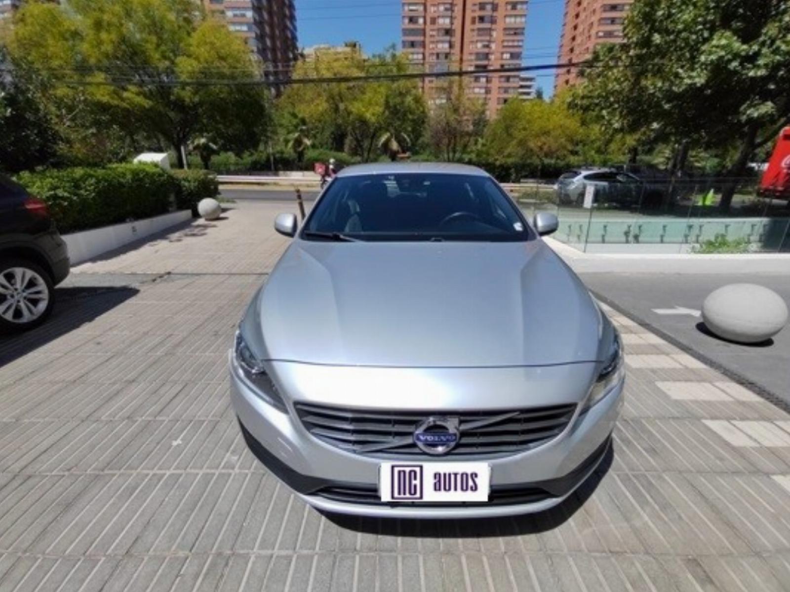 Volvo S60 2.0 D2 Comfort Powershift 2018 - Foto 4 de 10