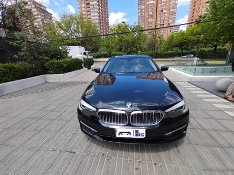 BMW 520I 2.0 EXECUTIVE 4X2 AT 5P 2019 - Imagen 7 de 10