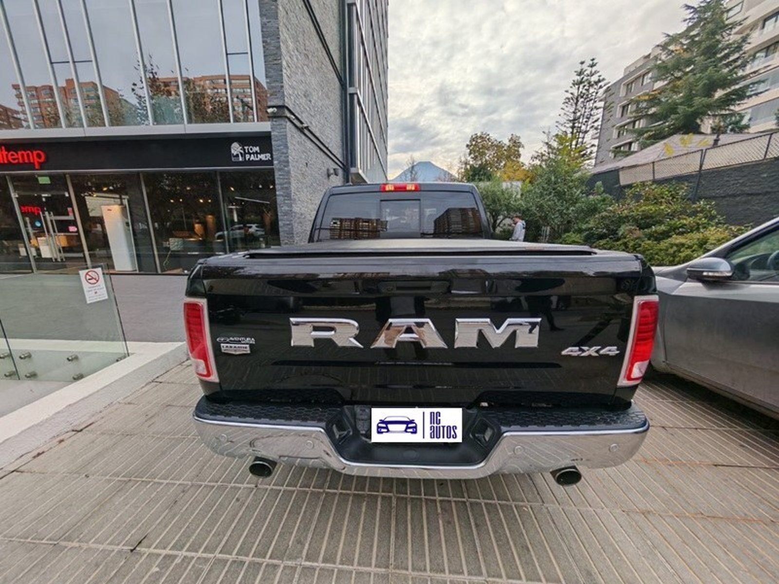 RAM 1500 LARAMIE CREW CAB 4X4 DIESEL 2020 - Foto 5 de 10