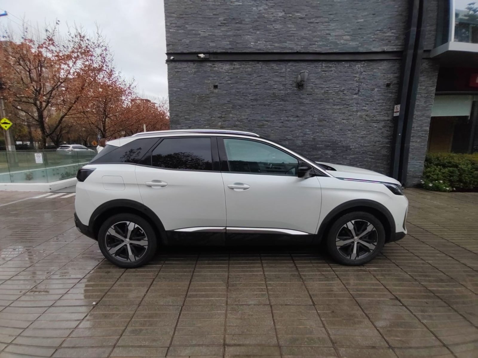 Peugeot 3008 1.6 ALLURE PACK THP 165 4X2 EAT6 5P 2024 - Imagen 3 de 10