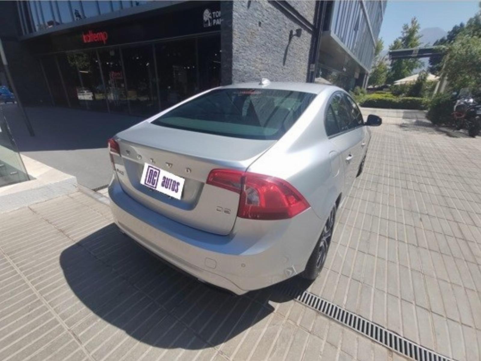 Volvo S60 2.0 D2 Comfort Powershift 2018 - Imagen 5 de 10