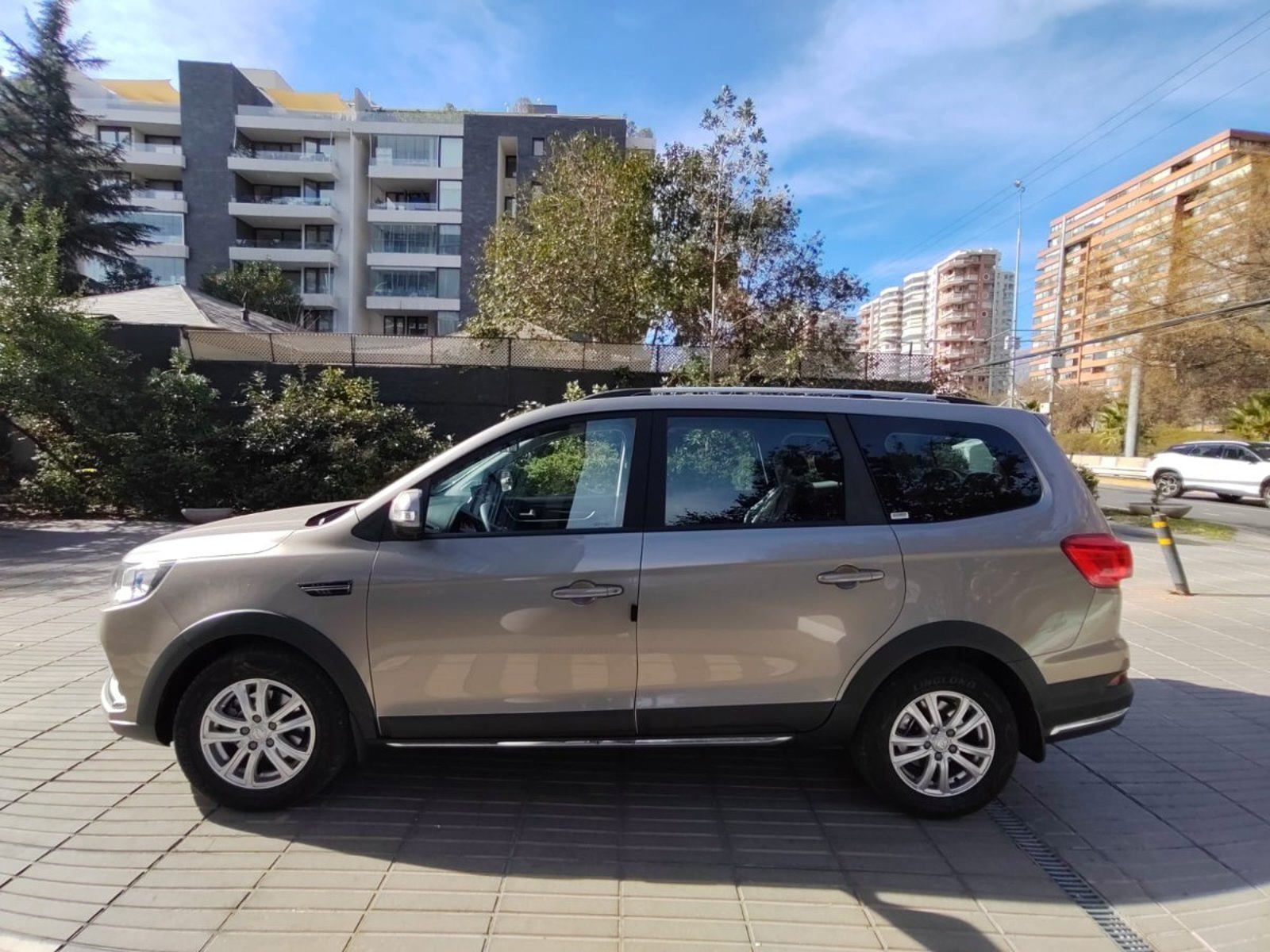 DONGFENG SX6 1.6 4X2 7P MT 5P 2026 - Foto 4 de 6