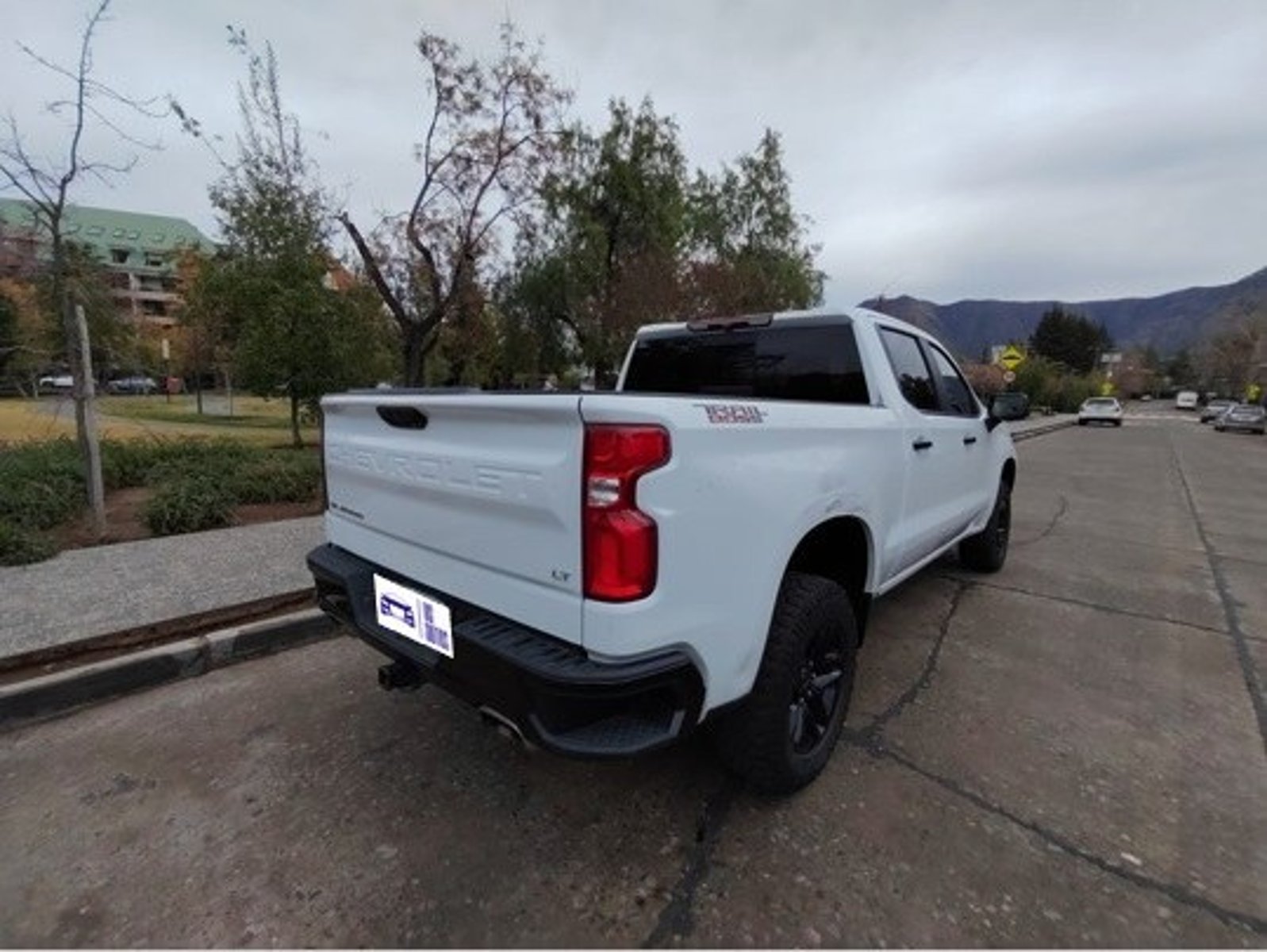 Chevrolet SILVERADO 5.3 LT TRAIL BOSS Z71 4X4 AT 4P 2023 - Imagen 5 de 10