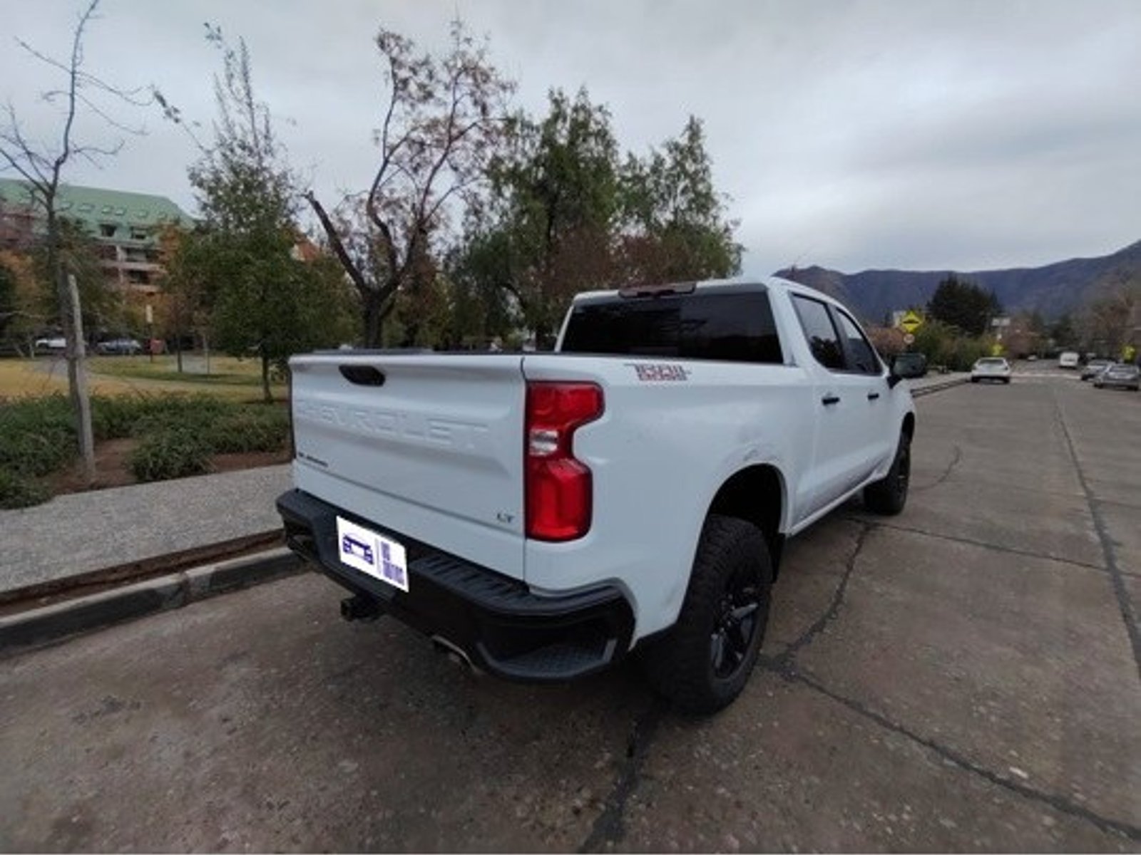 Chevrolet SILVERADO 5.3 LT TRAIL BOSS Z71 4X4 AT 4P 2023 - Foto 5 de 10