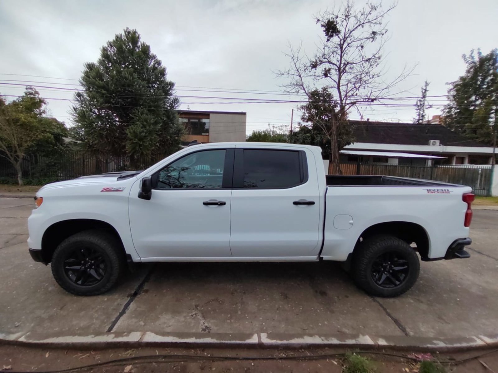 Chevrolet SILVERADO 5.3 LT TRAIL BOSS Z71 4X4 AT 4P 2023 - Imagen 7 de 10