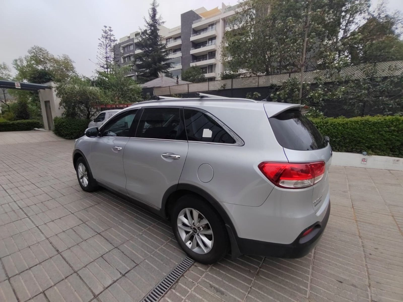 Kia SORENTO 2.2 EX DIESEL 4X2 AT 5P 2016 - Foto 4 de 10