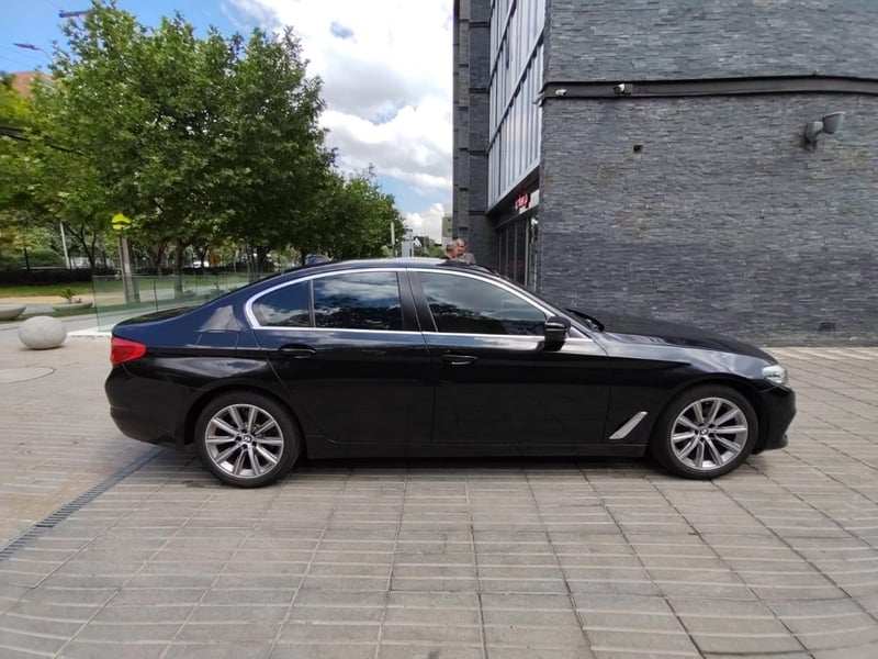 BMW 520I 2.0 EXECUTIVE 4X2 AT 5P 2019 - Imagen 3 de 10