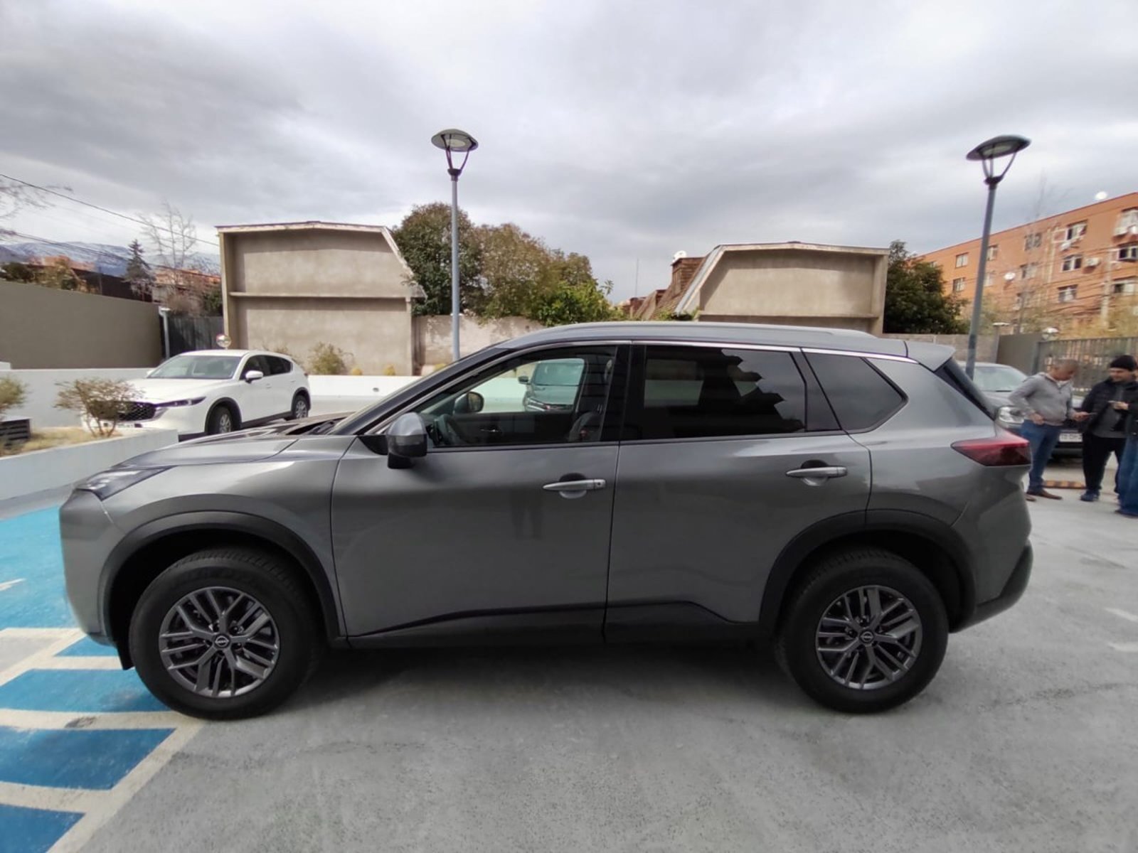 Nissan X-TRAIL 2.5 SENSE 4X2 3ROW CVT AT 5P 2024 - Imagen 5 de 9