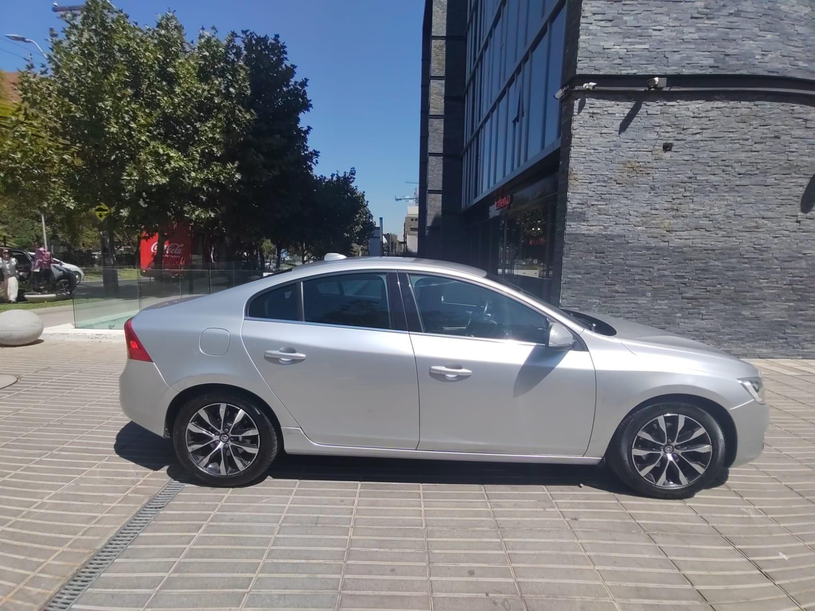 Volvo S60 2.0 D2 Comfort Powershift 2018 - Imagen 7 de 10