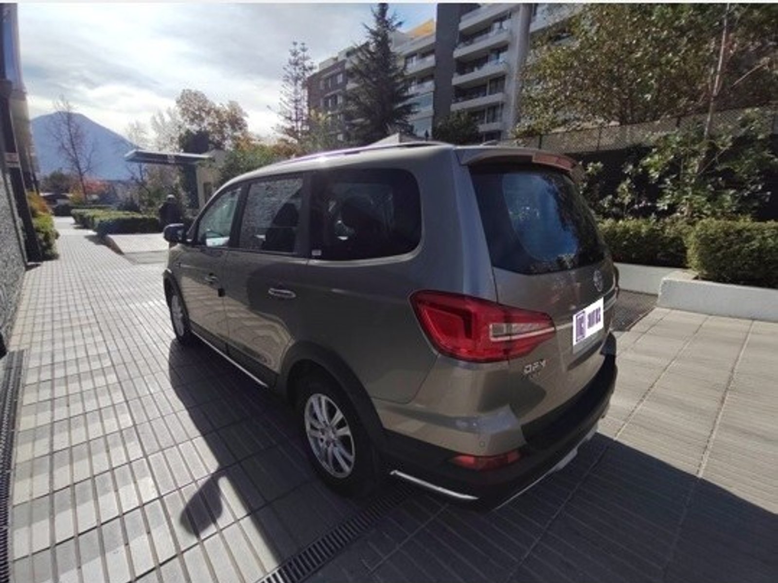 Dongfeng SX6 1.6 4X2 7P MT 5P 2026 - Foto 4 de 10