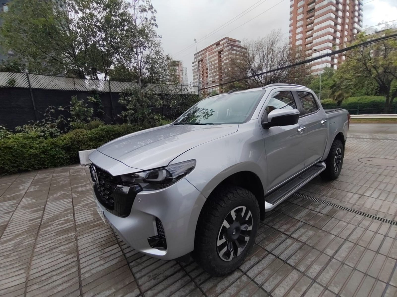 Mazda BT-50 3.0 HIGH PLUS DIESEL 4X4 DOB.CAB. 6AT 4P 2025 - Foto 2 de 10
