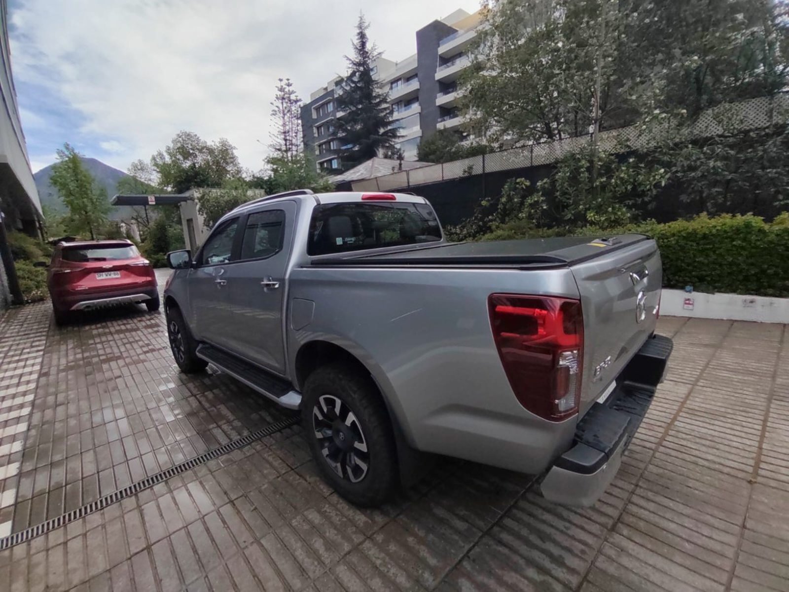 Mazda BT-50 3.0 HIGH PLUS DIESEL 4X4 DOB.CAB. 6AT 4P 2025 - Foto 4 de 10